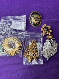 Vintage Bundle Of Jewelry - Pins