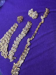 Vintage Bundle Of Jewelry - Gold Set