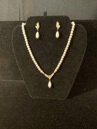 Better Costume Pearl Necklace Wih Matching Earrings