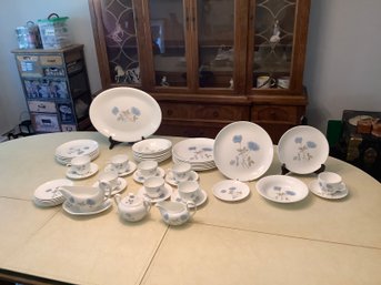 VINTAGE WEDGWOOD CHINA6 PIECE PLACE SETTING PLUS SERVING PIECES