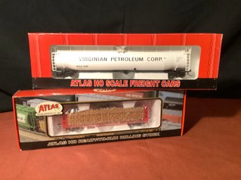 New-Atlas HO Tank Car Train & Atlas Pulpwood Flat Train