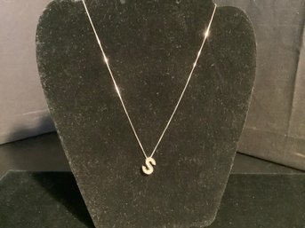 14 Kt  White S Initial Pendent & Chain