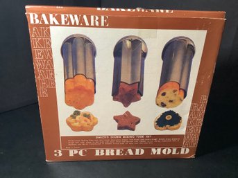New Bakeware 3 Piece Bread Mold Set