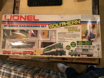 Lionel HO Railroading Set