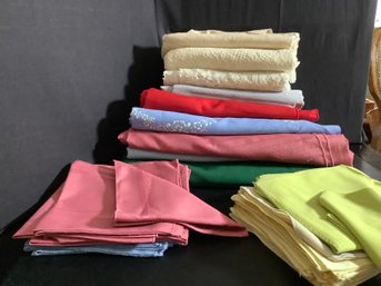 Table Cloths- Linen Lot W/ Dinner Napkins-Clean