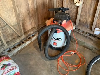 Ridged 16 Gallon Shop Vaccuum