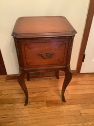 Vintage Wood End Table With Draw