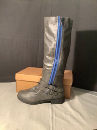 New-Ladies Boots Size 8 1/2