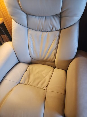 White Leather Accent Chair With Ottoman 35' X 33' X 36'