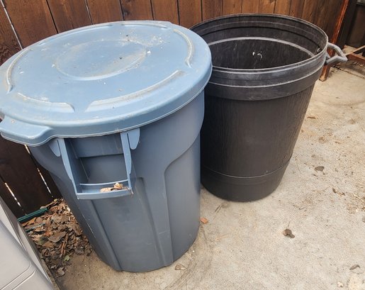2 Heavy Duty Plastic Trash Cans - One With Lid