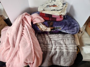 Lot Of Throw Blankets, Couch, Snuggly, Pillow Shams