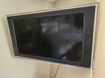 40' Sony TV, Wall Mount, Flat Screen