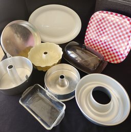 Baking Lot: Vintage Bundt Pan, Pans, Hot Serving Plate, Cake, Variety