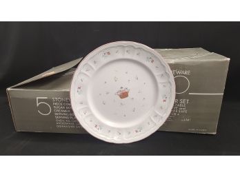 Noritake Epoch Picnic Time Dishware Set