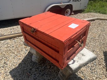 Vintage First National 1900s Crate With Latch And Removable Top In Old Paint, 28'x19' X 14'