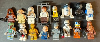 16 Lego Minifigures - Many STAR WARS