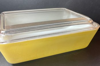 Vintage Pyrex 503 Yellow With Ribbed Lid 8.5x7'