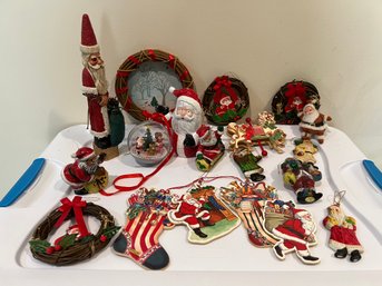 Santa Claus Is Coming To Town.a Whole Lot Of Vintage Santas