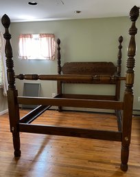 Queen Size Wood Bed With Pineapple Finials
