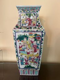 Chinese Hand Painted Famille Rose Porcelain Vase