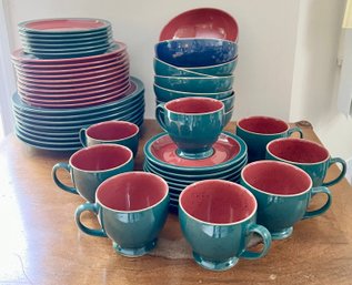 Denby England Green/red Plates And One Blue And Green Bowl