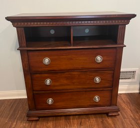 Wood 3 Draw Dresser With Cubby