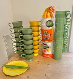 Vintage Solo Cozy Cups With Refills, Plastic Green Cups And Plate/knife