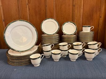 Service For 13 Debut Collection Lenox Kelly Fine Bone China