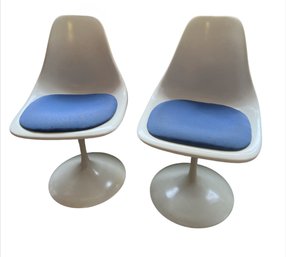 Contemporary Shell Fiberglass Tulip Chairs