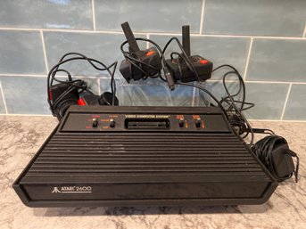 Atari 2600: 2 Controls, 2 Paddle Remotes, Plug And Adapter