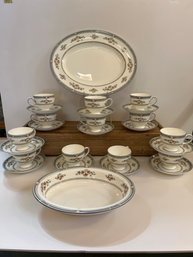 Wedgwood Bone China Made In England Hampshire 12-cup/saucer Tea Set With Platters