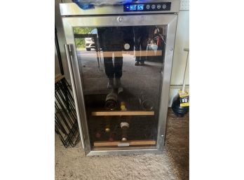 Edgestar Wine Refrigerator CWF340D.