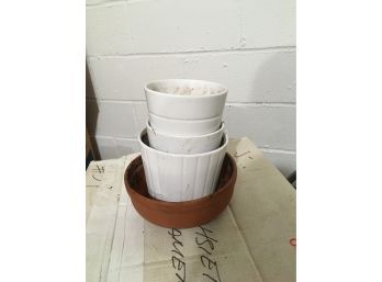 Set Of 5 Pots.