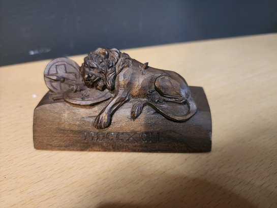 Antique Small Carved Lion Of Laurent