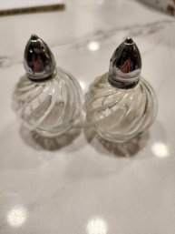 CRYSTAL SALT AND PEPPER SHAKERS VINAGE