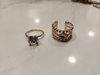 2 COSTUME JEWELRY RINGS