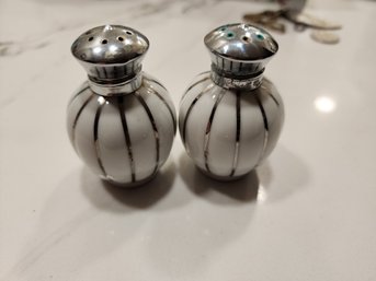 VINTAGE HAND PAINTED SALT AND PEPPER SHAKERS VERY PRETTY WILL SHIP