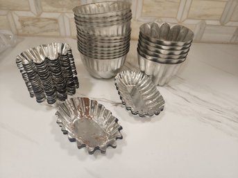 LOT OF 24 SMALL TIN DESSERT CUPS ASSORTED