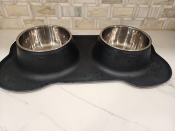 Rubber And Stainless Steele Dog Dish Set Up