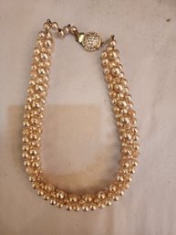 Vintage Beautiful Faux Pearl Necklace