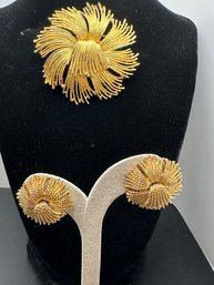 Monet Cordelia 1970s Brooch & Pierced Matching Earrings