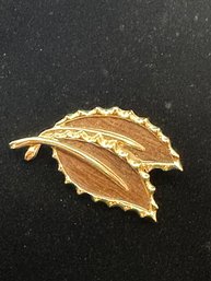 Sarah Coventry 1970s Leaf Gold Tone Faux Wood Pin