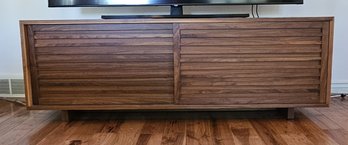 Elegant MCM TV Console In Medium Brown Wood In Superb Condition