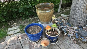 Set Of Ceramic Plastic Planters With Ceramic Mushrooms