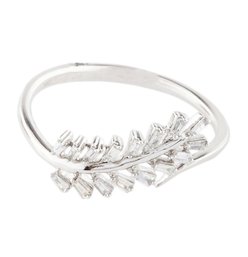 GORGEOUS 14K WHITE GOLD DIAMOND RING