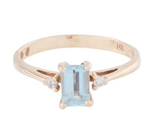 STUNNING 14K  GOLD AQUAMARINE DIAMOND RING