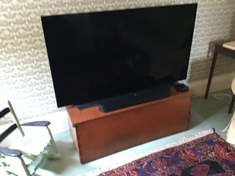 LG OLED 48' TV With Sonos Speaker.