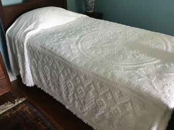 Pair Twin White Bedspreads.