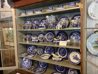 Blue Willow Dinner Service 83 Pieces