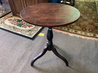 Federal Turned Oval Candlestand